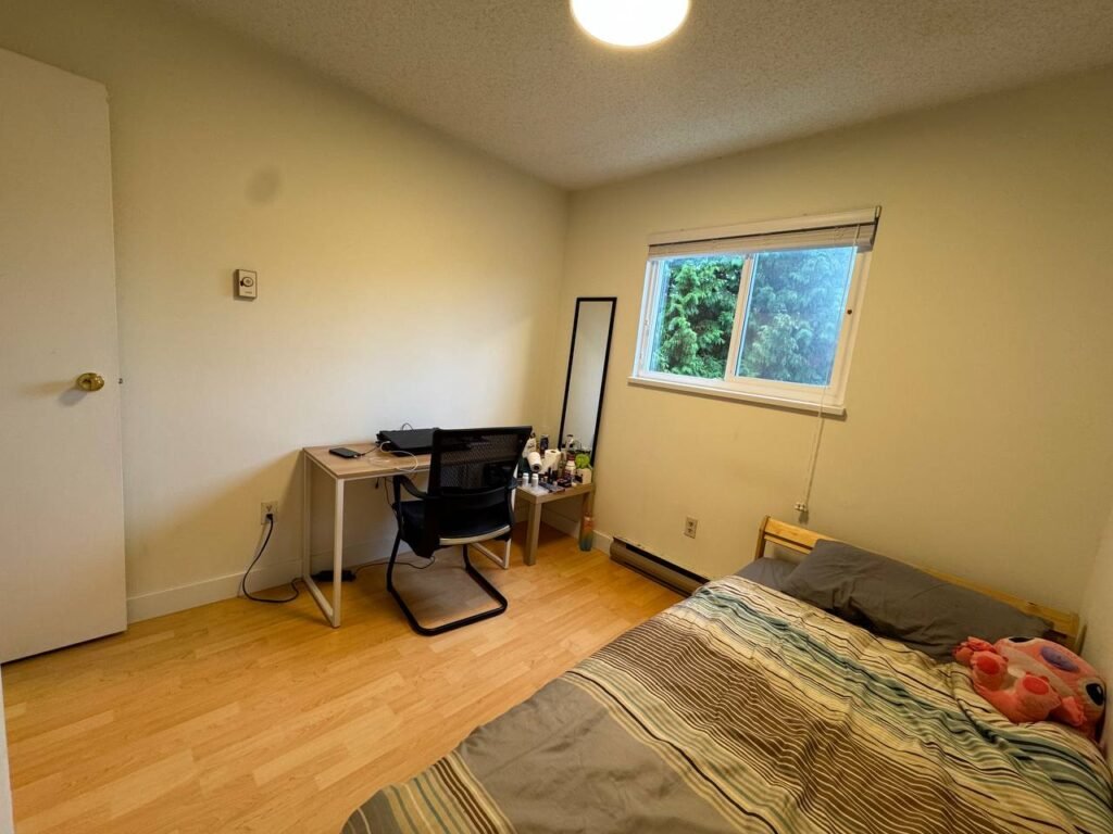 اتاق تمیز و دنج مبله برای اجاره. اجاره فقط به خانم. No pet. no smoke.