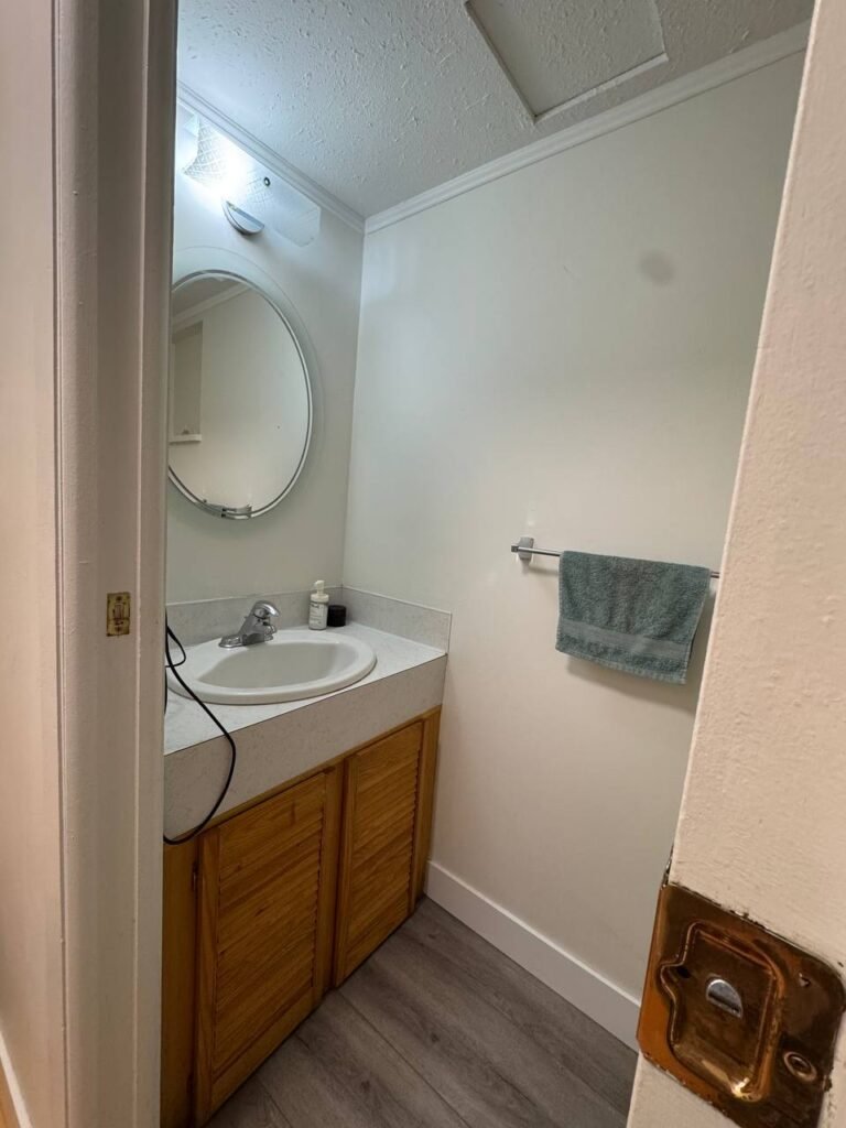 اتاق تمیز و دنج مبله برای اجاره. اجاره فقط به خانم. No pet. no smoke.