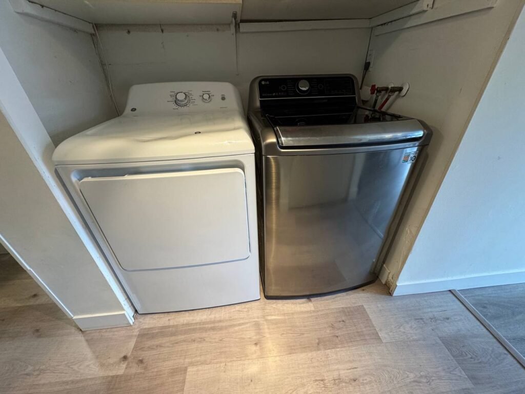 اتاق تمیز و دنج مبله برای اجاره. اجاره فقط به خانم. No pet. no smoke.