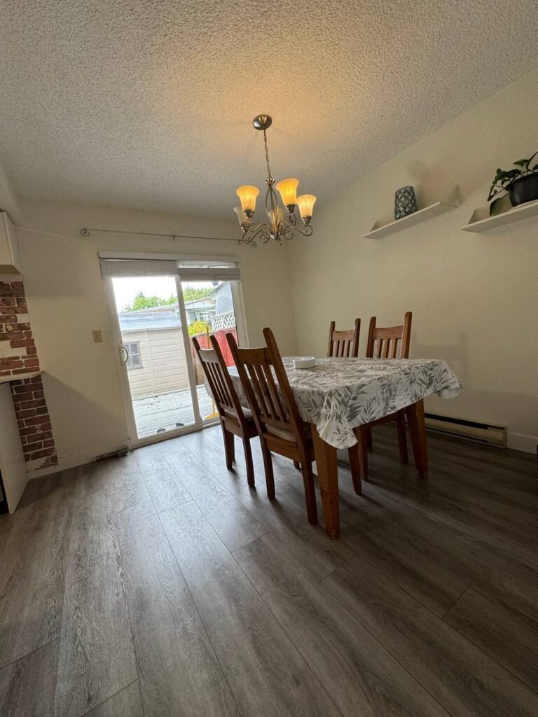 اتاق تمیز و دنج مبله برای اجاره. اجاره فقط به خانم. No pet. no smoke.