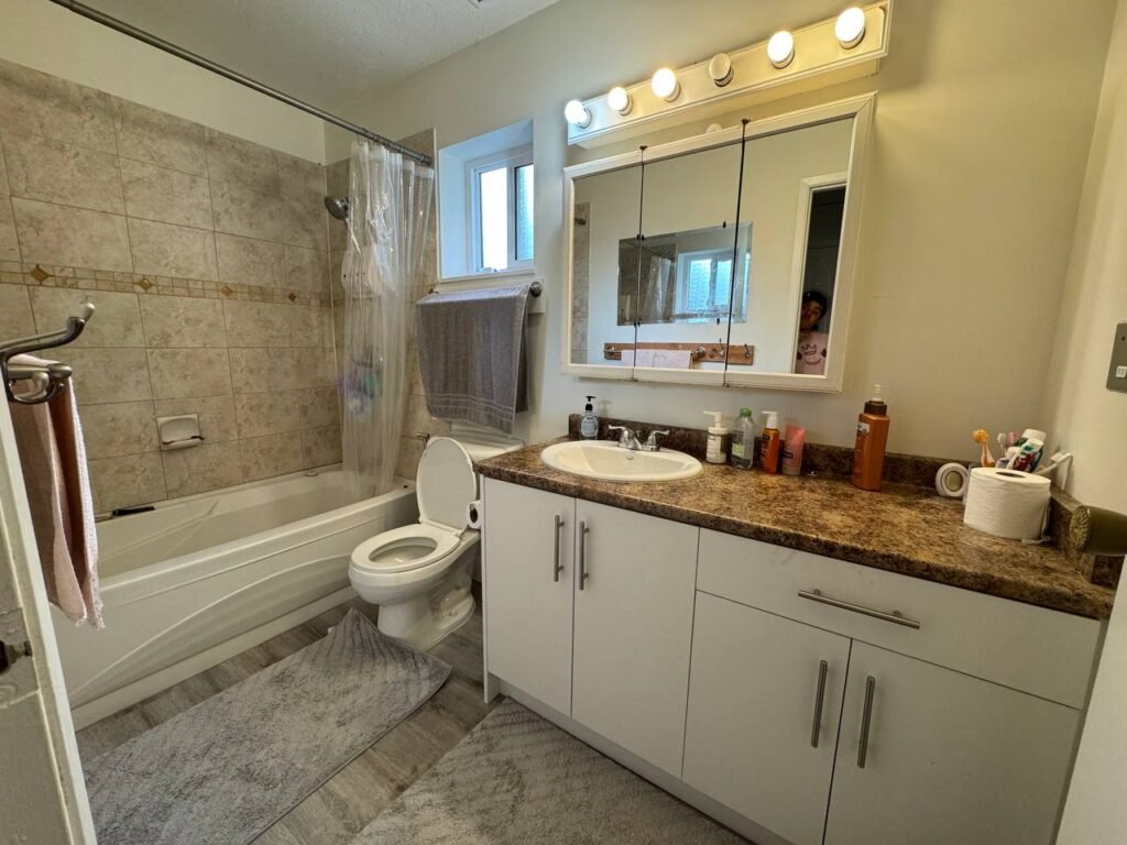 اتاق تمیز و دنج مبله برای اجاره. اجاره فقط به خانم. No pet. no smoke.